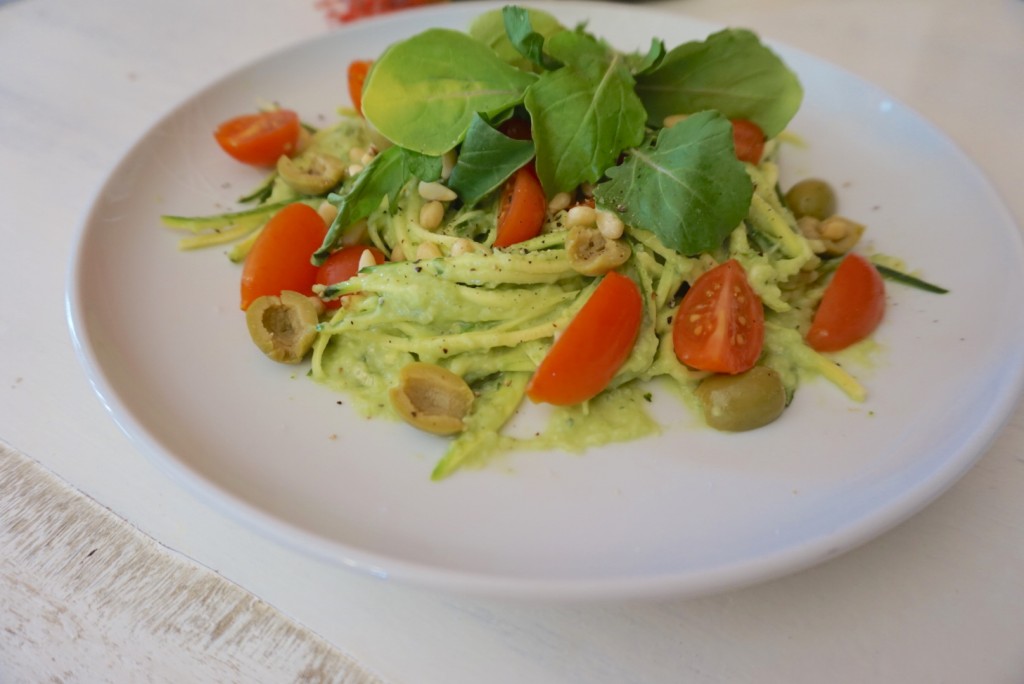 creamy avocado and cucumber zucchini pasta | low carb vegan